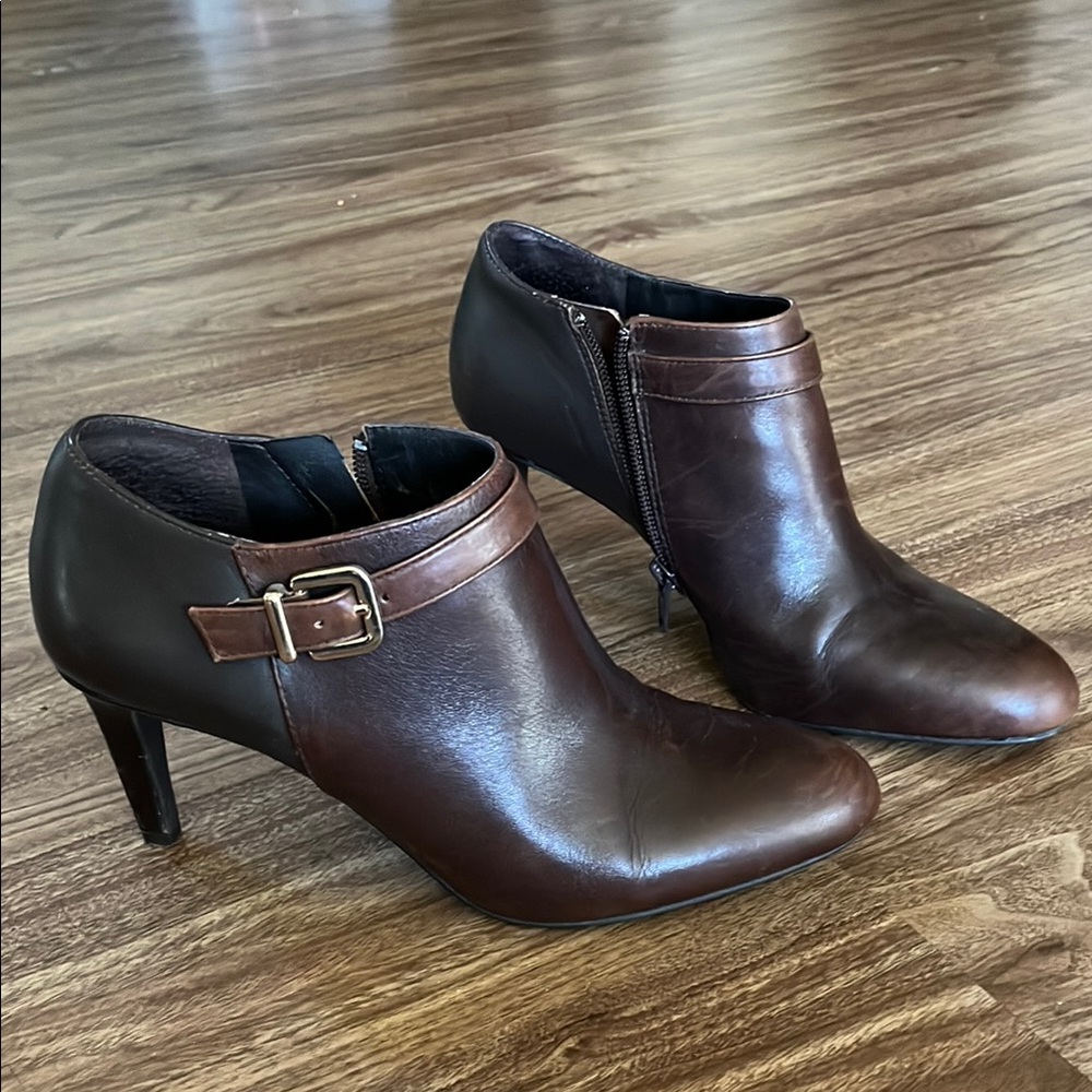 Sleek Brown Heeled Boots with Pointed Toe